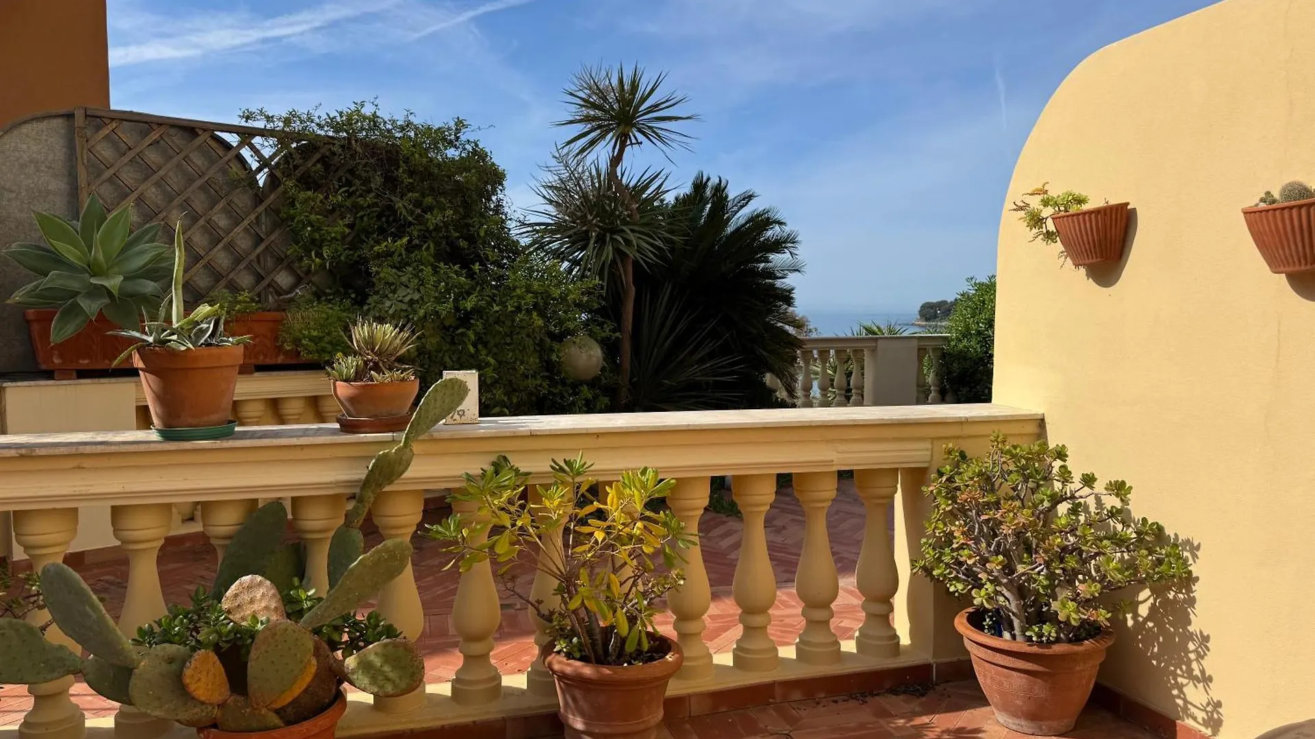 Apartment La Villa Al Mare Ospedaletti Italy